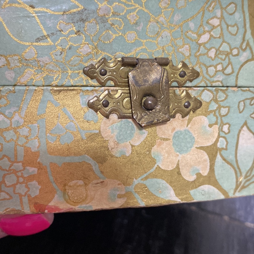 Antique Victorian Era Floral Lady Portrait Handkerchief Box & Paris Hanky! - Picture 6 of 14